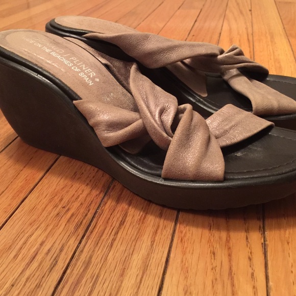 NWOT Donald plainer sandals