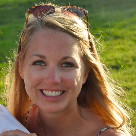 Meet your Posher, Jen - Picture 2 of 2