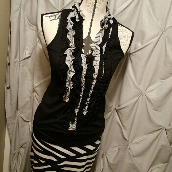 love tree Tops - V neck ruffle tank