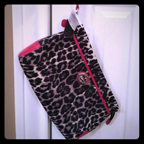 💗NWT Coach clutch💗