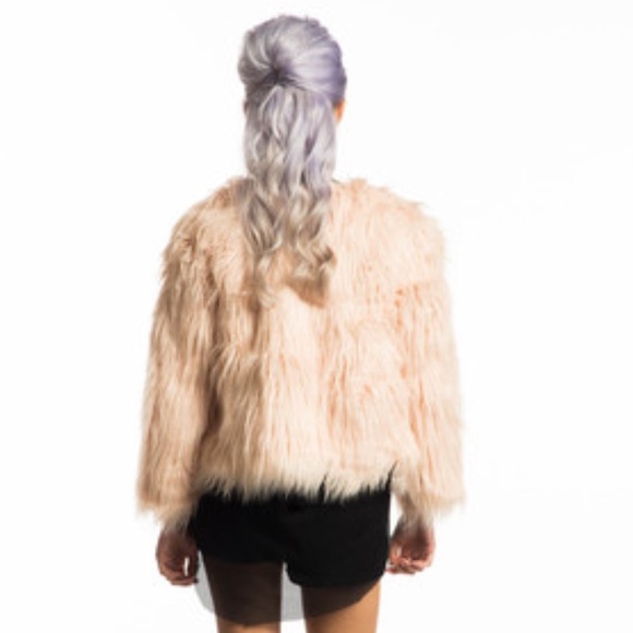 🎉 HOST PICK 🎉NWT Faux Fur Pink Jacket Coat - Picture 2 of 4