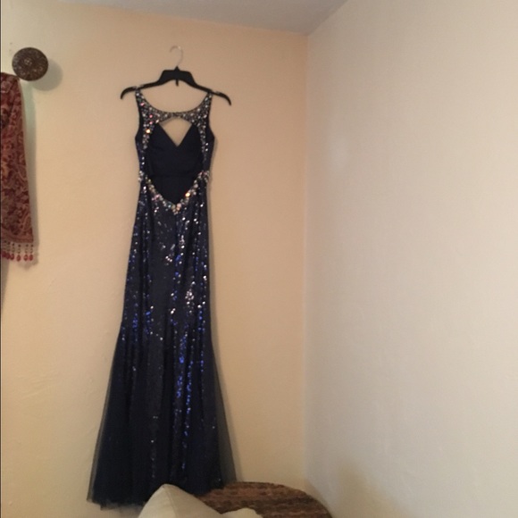 Long formal dress - Picture 4 of 4