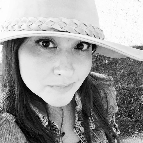 Meet your Posher, Coco - Picture 6 of 8