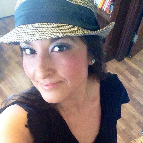 Meet your Posher, Coco - Picture 4 of 8