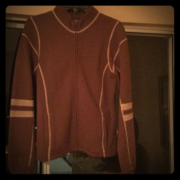 Light weight wool sweater w finger holes. Apre ski