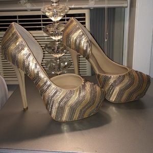 BRAND NEW Steve Madden gold heels!