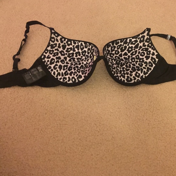 NEVER WORN 36C H&M SUPER PUSH UP BRA