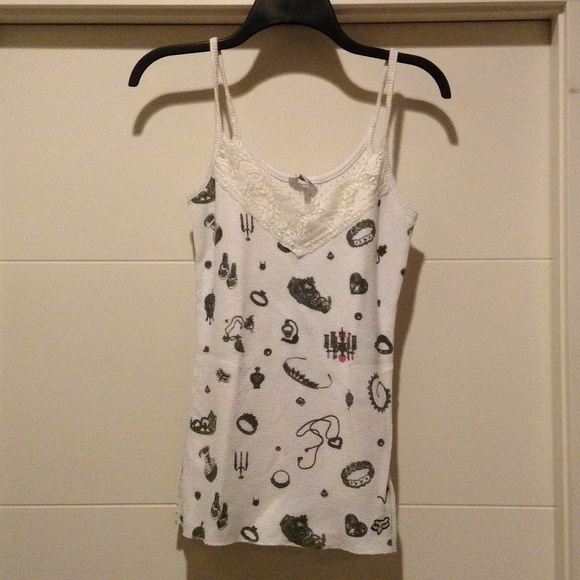 💗💗💗White Fox tank top with lace trim💗💗💗