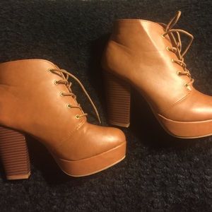 🎉LIMITED TIME SALE 🎉 TAN BOOTIES