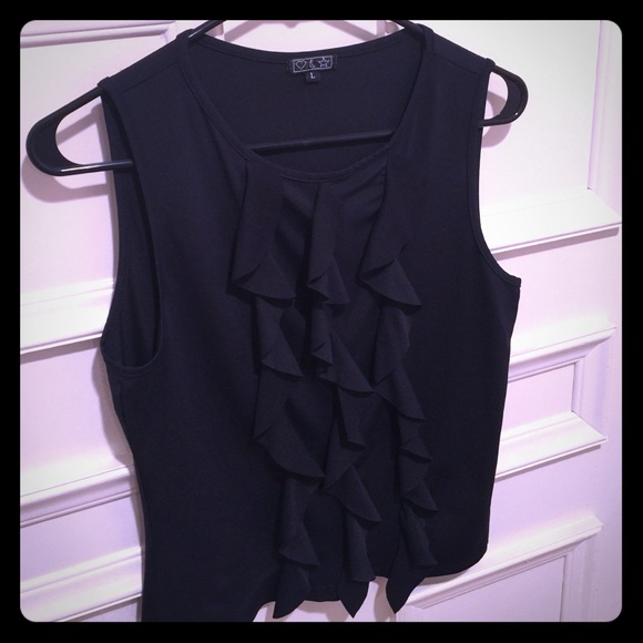 🎁 ♣️ Sleeveless Black Top ♣️