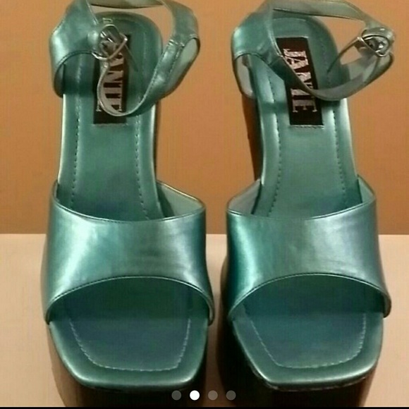 Turquoise stacks - Picture 2 of 4