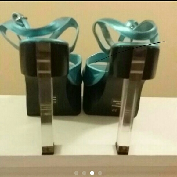 Turquoise stacks - Picture 3 of 4