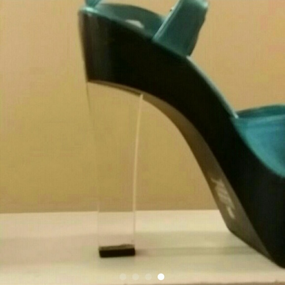 Turquoise stacks - Picture 4 of 4