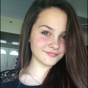 Meet your Posher, Chloe