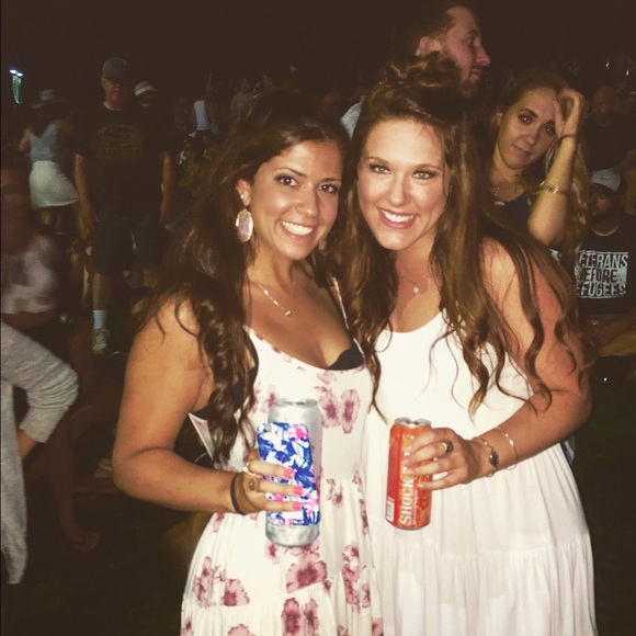 Meet your Posher, Allyssa - Picture 2 of 3