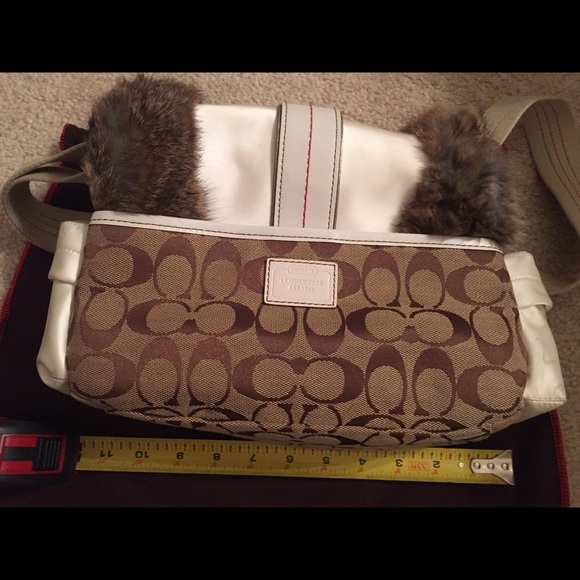 Authentic White Coach purse w/fur - Picture 3 of 4