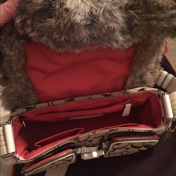 Authentic White Coach purse w/fur - Picture 4 of 4