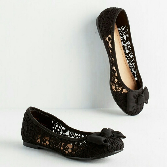 Lace Bow Ballet Flats in Black