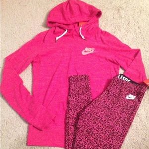 Pink Nike Pullover 💗leggings bundled💗