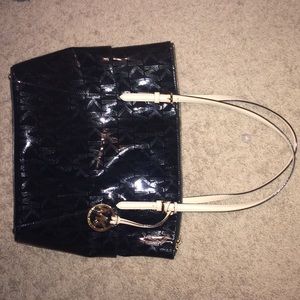 🔴 SOLD 🔴 Michael Kors Black Glossy Tote