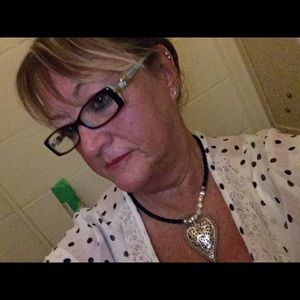 Meet your Posher, Debbie