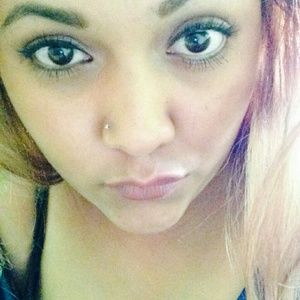 Meet your Posher, Alejandra