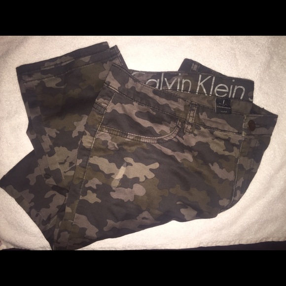 Calvin Klein Camouflage print pants