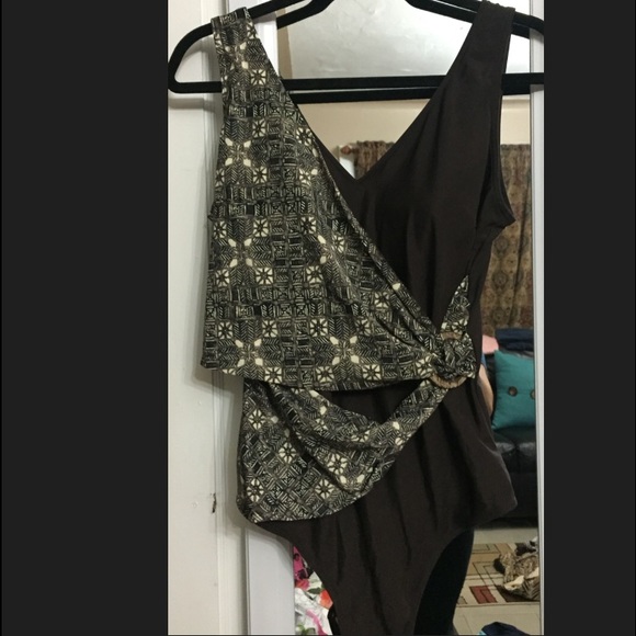 Brown and white swim suit one piece 🏊🏼🐠