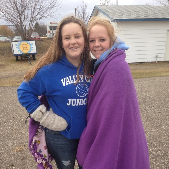 Meet your Posher, Alyssa - Picture 1 of 1