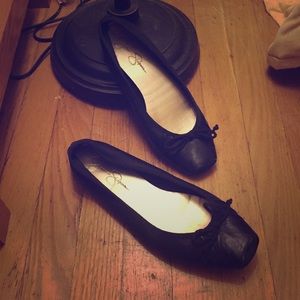 Jessica Simpson sharp black flats