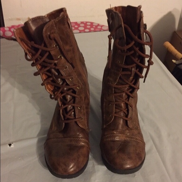 Combat boots