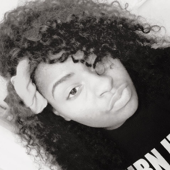 Meet your Posher, Ausja