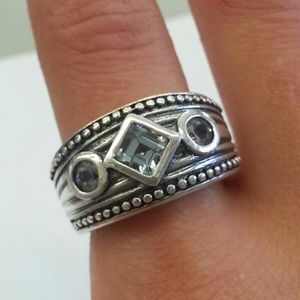 Gorgeous .925 Sterling Silver woman's Ring