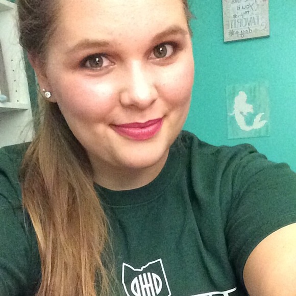 Meet your Posher, Stephanie - Picture 2 of 2