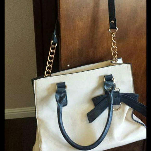 Purse - Picture 1 of 1