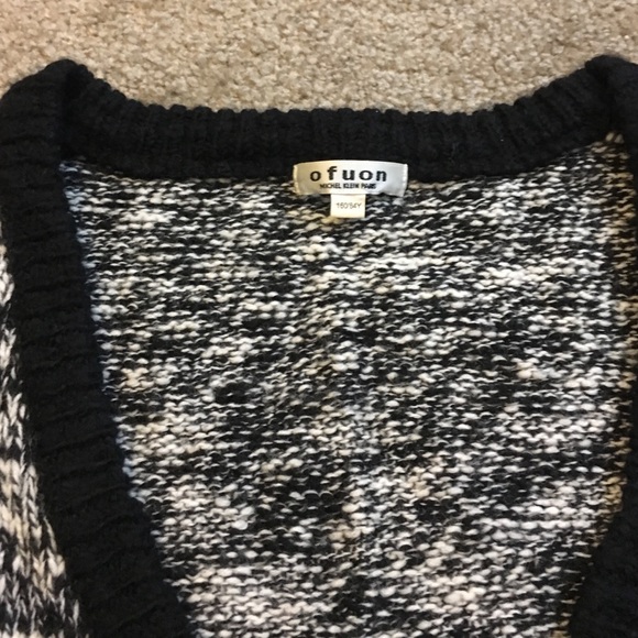 Japan Ofuon v-neck black and white sweater - Picture 2 of 4