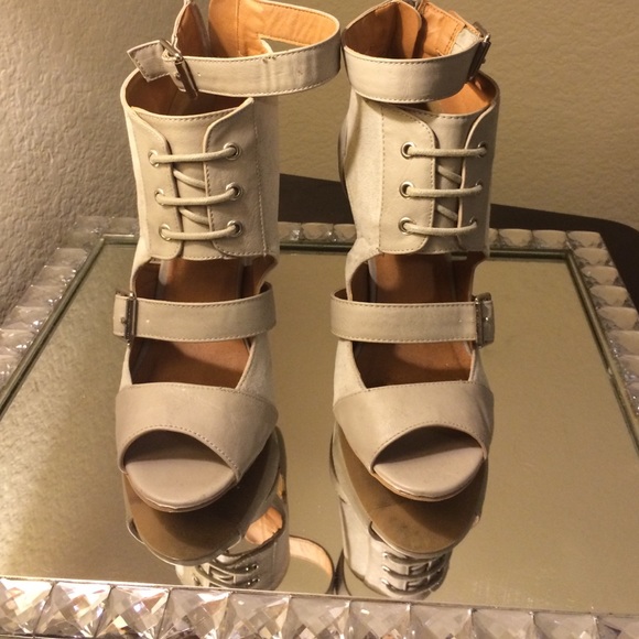 Shoes - Picture 2 of 3