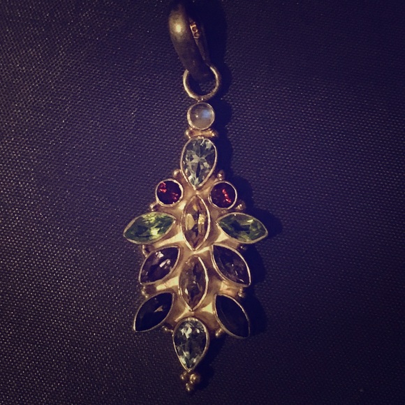 Gemstone pendant