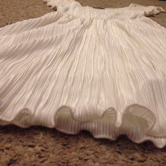 CUTE WHITE DRESS - Picture 2 of 3