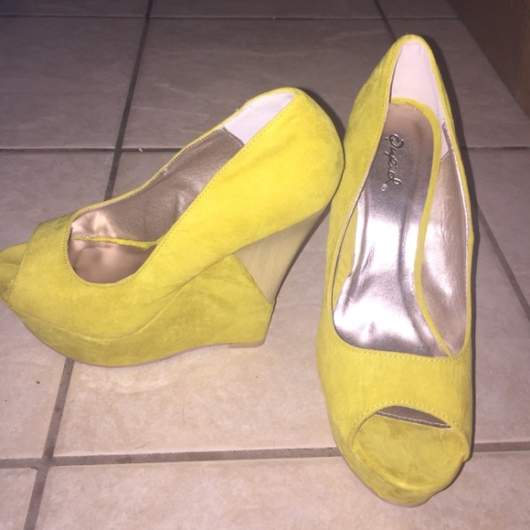 Qupid Yellow wedge heels size 7