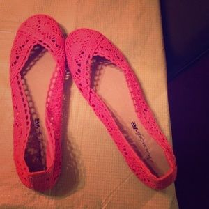 Coral crocheted size 11 flats