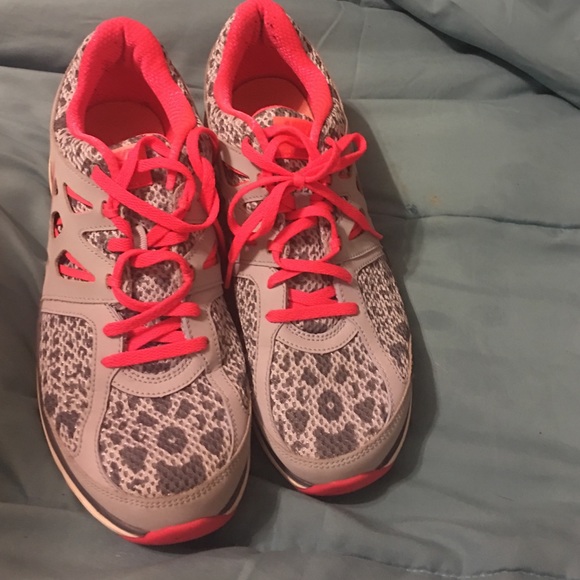 Nike dual fusion running shoes
