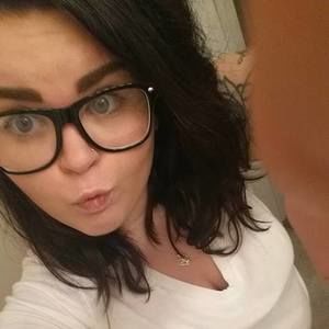 Meet your Posher, Hollyanne