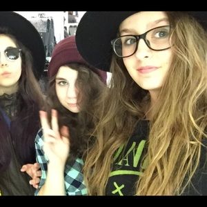 Meet your Posher, Ella