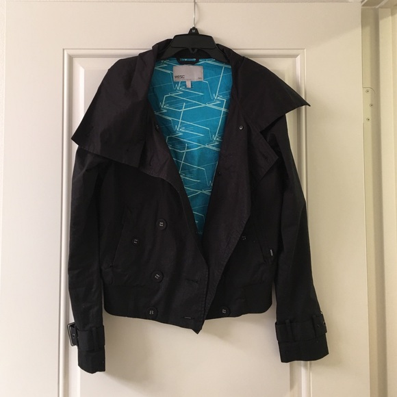 Great short trench jacket, unique and stylish