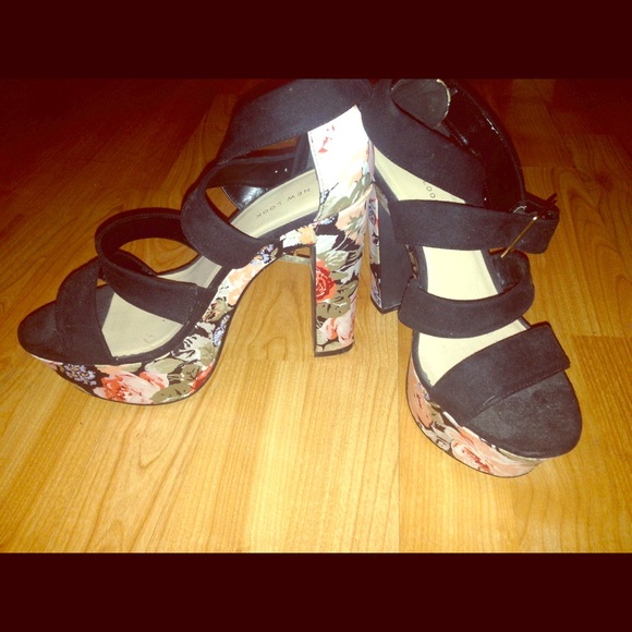 New Look Floral Platform Heel - Picture 1 of 2