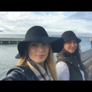 Meet your Posher, Ariel