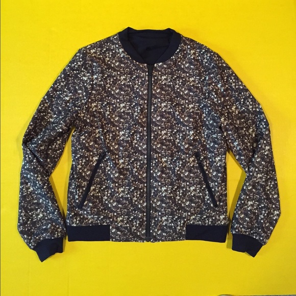 ⭐️ 2x HOSTPICK Lululemon party bomber jacket⭐️ - Picture 3 of 4