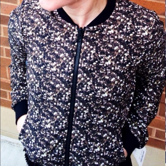 ⭐️ 2x HOSTPICK Lululemon party bomber jacket⭐️ - Picture 2 of 4