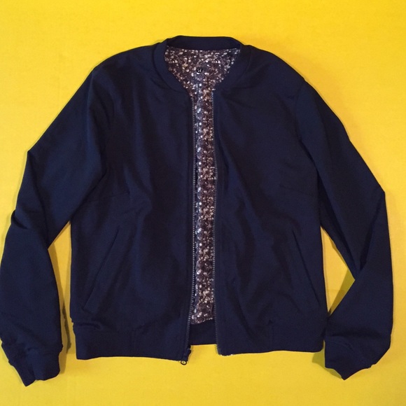 ⭐️ 2x HOSTPICK Lululemon party bomber jacket⭐️ - Picture 4 of 4